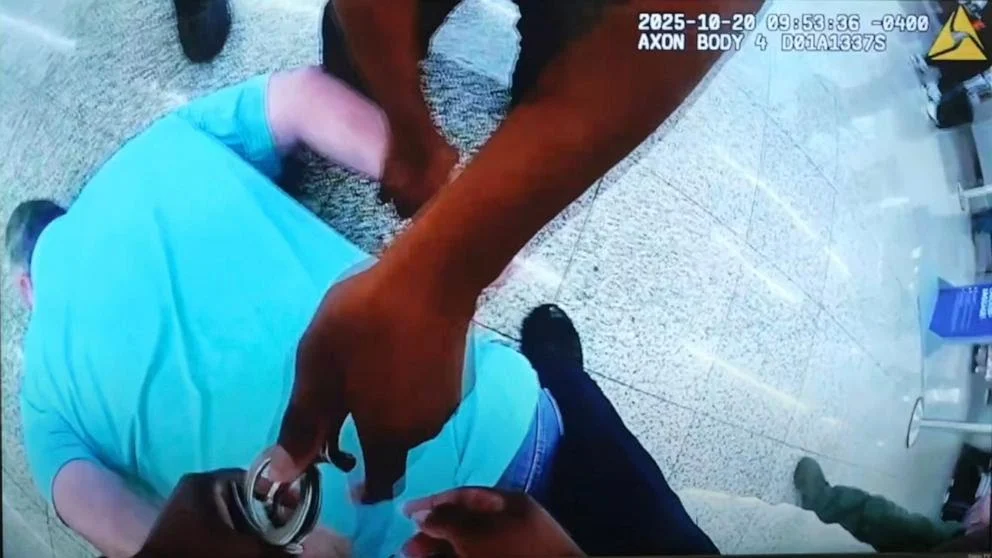 moment potential mass shooting was foiled at Atlanta airport; suspect taken into custody || Mpforum