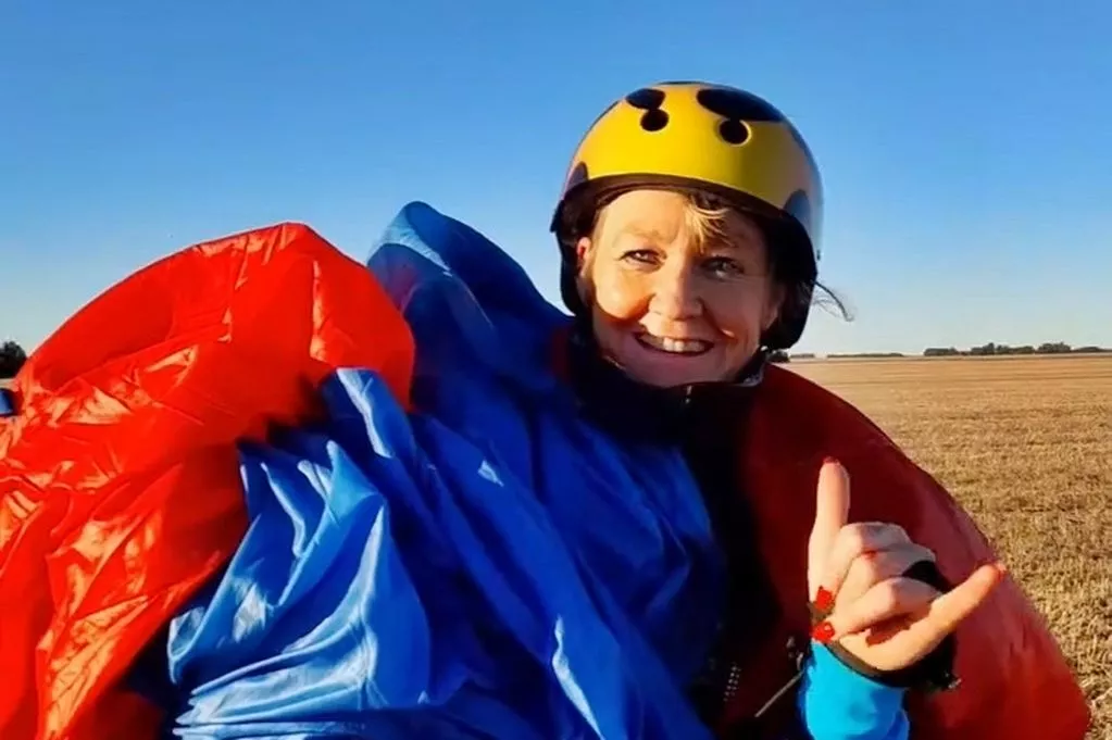 Skydiver, 52, plunges to de@th after 'faulty' parachute failed to open during solo jump || Mpforum