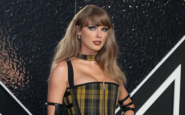 Singer Taylor Swift granted restraining order against ex-convict stalker || Mpforum
