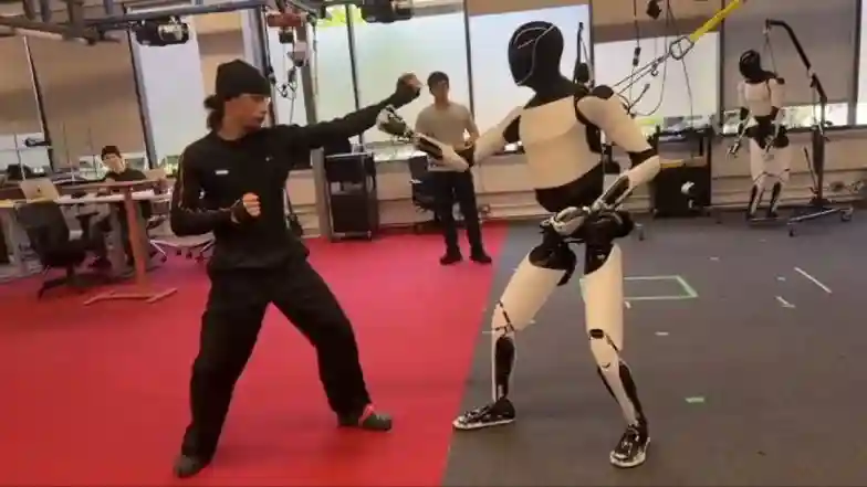 Elon Musk releases video of Tesla Optimus robot learning martial arts and fighting human || Mpforum