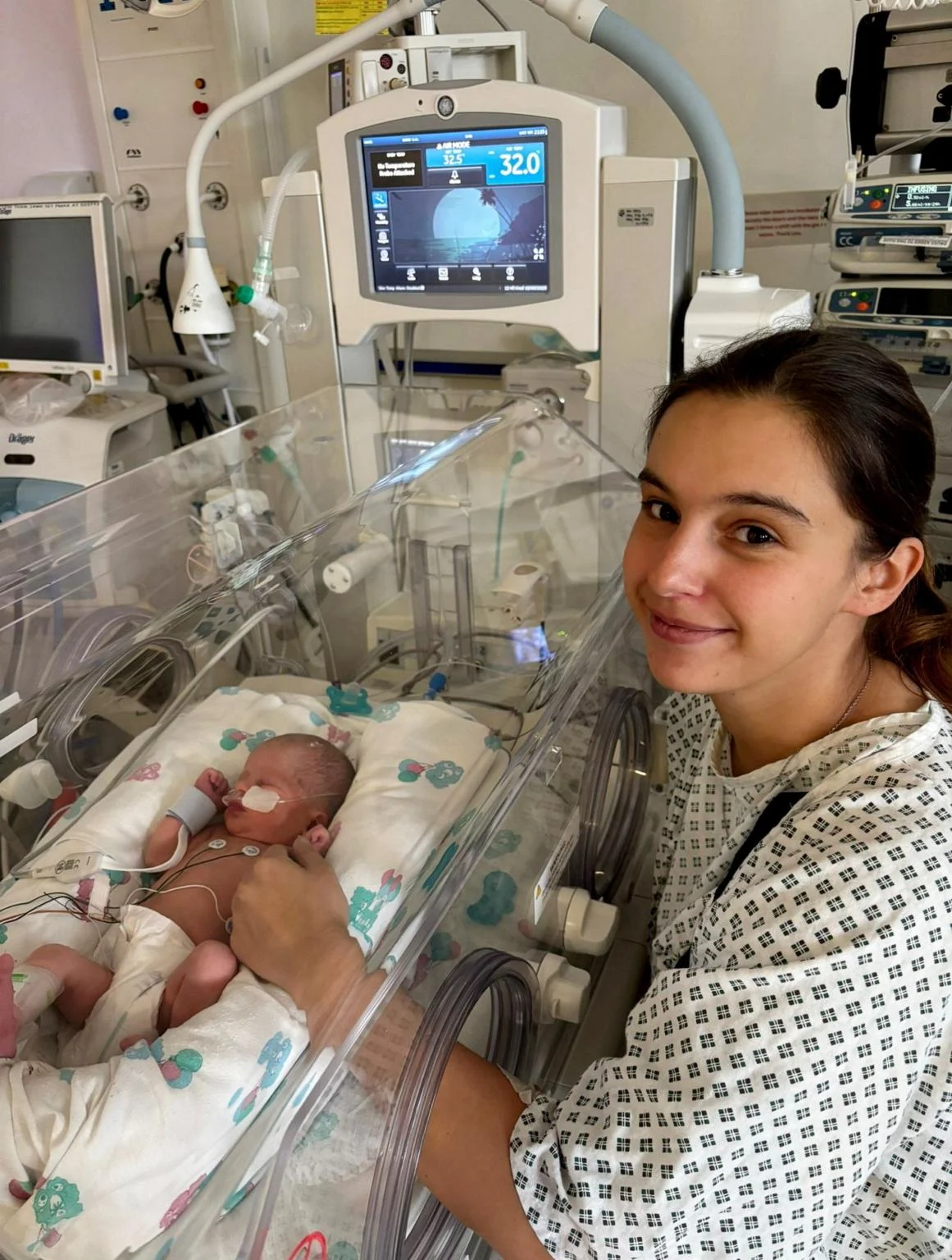 Woman rushed to hospital for appendicitis ends up giving birth to surprise baby || Mpforum